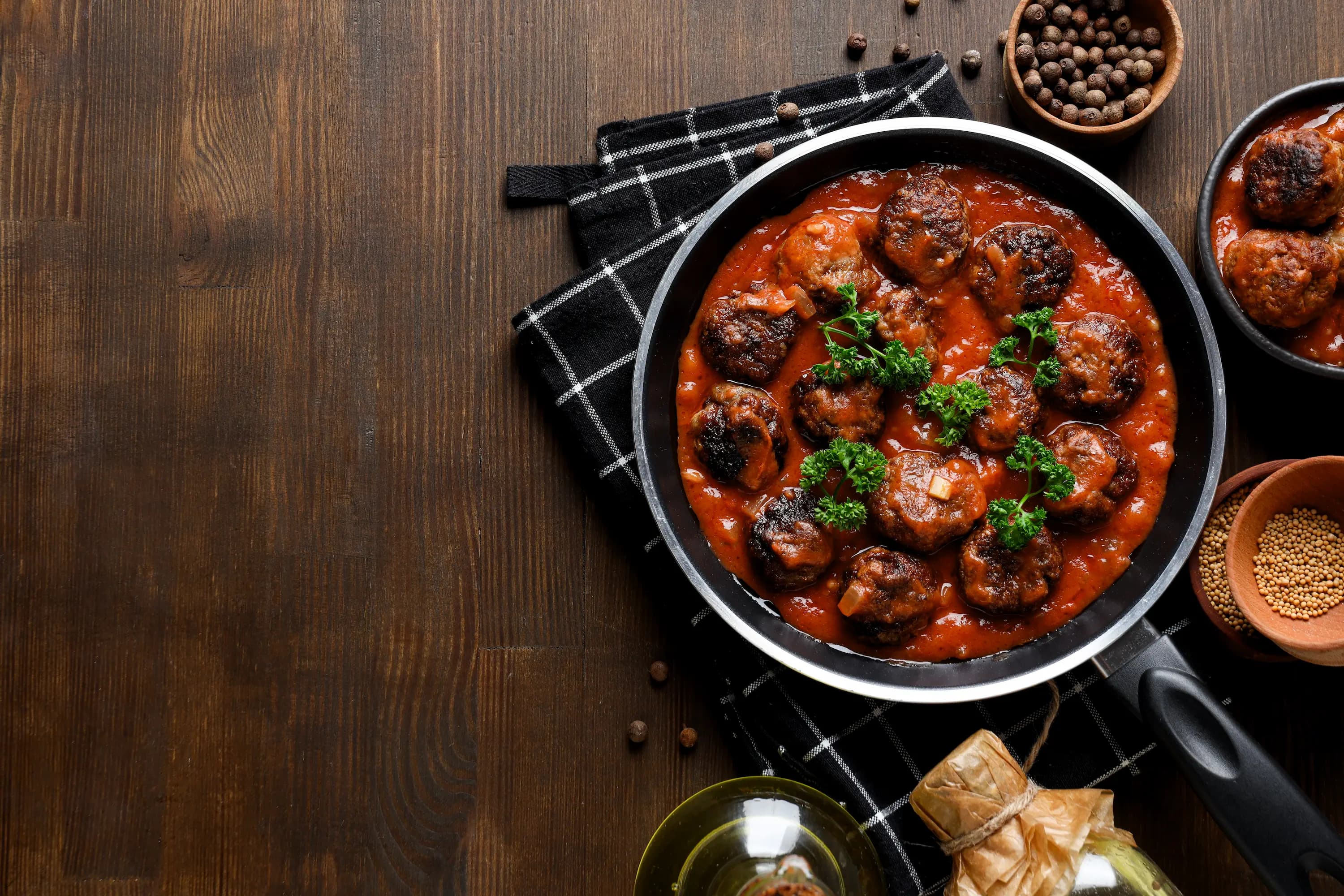 Almôndega ao molho de tomate