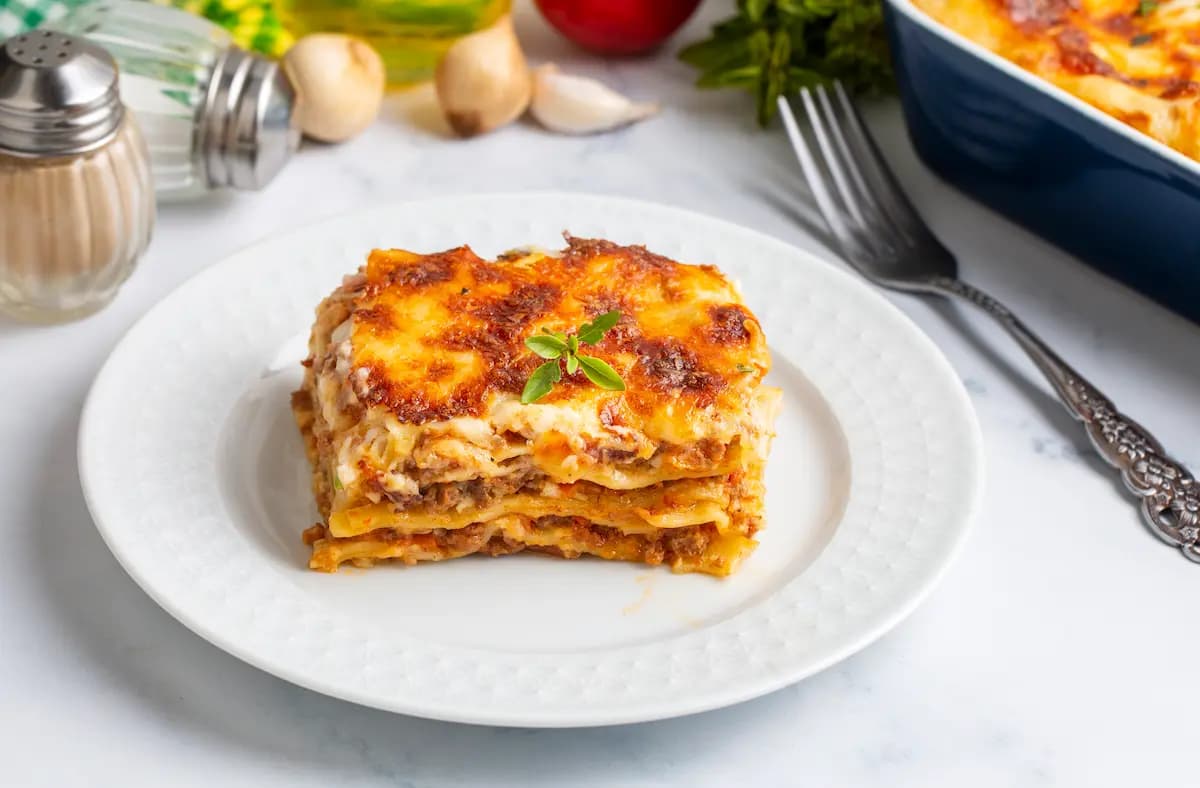 Lasanha de Carne com Molho Branco Cremoso